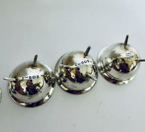SET OF 4 VICTORIAN SILVER CAULDRON SALTS AND SPOONS - ADDITIONAL PHOTO 8
