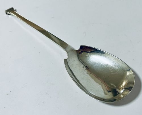 fig 2. A silver seal top spoon featuring a wide oval bowl, straight stem, and a flat seal terminal.