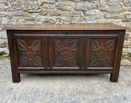 18TH CENTURY OAK PANELLED COFFER - ADDITIONAL PHOTO 1