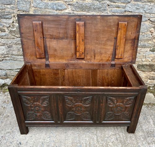 18TH CENTURY OAK PANELLED COFFER - ADDITIONAL PHOTO 3