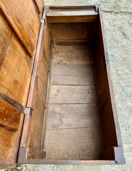 18TH CENTURY OAK PANELLED COFFER - ADDITIONAL PHOTO 6