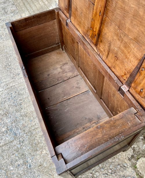 18TH CENTURY OAK PANELLED COFFER - ADDITIONAL PHOTO 17