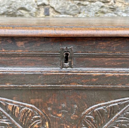 18TH CENTURY OAK PANELLED COFFER - ADDITIONAL PHOTO 18