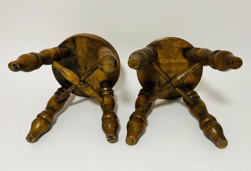 PAIR OF SMALL ANTIQUE OAK STOOLS - ADDITIONAL PHOTO 5