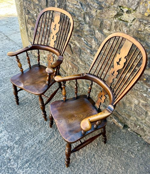 PAIR OF ANTIQUE BROAD ARM WINDSOR CHAIRS - ADDITIONAL PHOTO 1