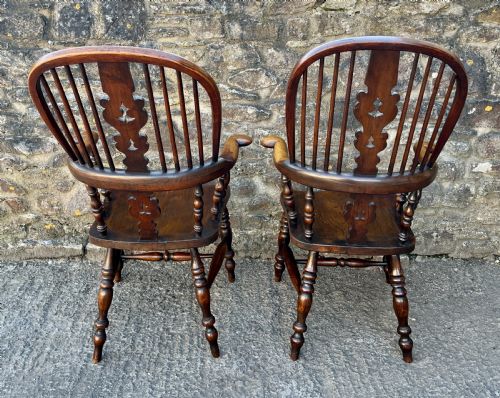 PAIR OF ANTIQUE BROAD ARM WINDSOR CHAIRS - ADDITIONAL PHOTO 6