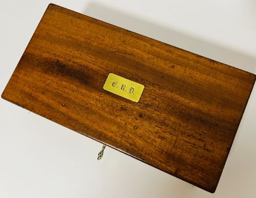 VICTORIAN MAHOGANY GENTLEMAN'S VANITY BOX - ADDITIONAL PHOTO 3