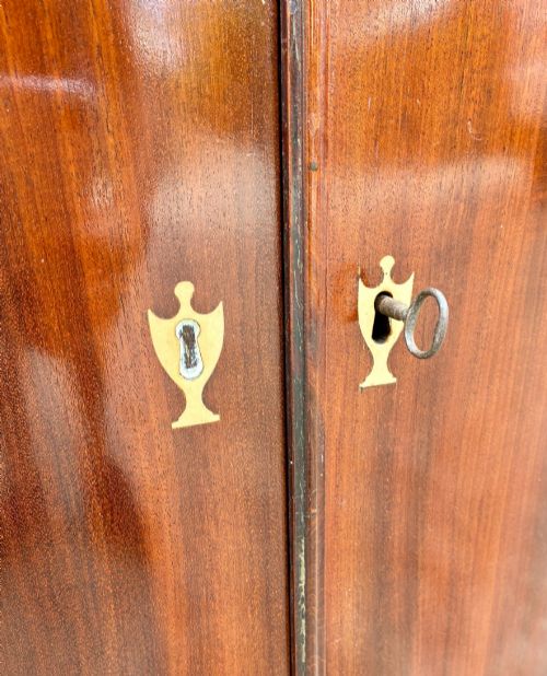 GEORGIAN MAHOGANY INLAID BOW FRONT CORNER CUPBOARD - ADDITIONAL PHOTO 6