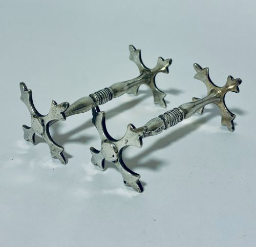 PAIR OF ANTIQUE SILVER KNIFE RESTS - ADDITIONAL PHOTO 1