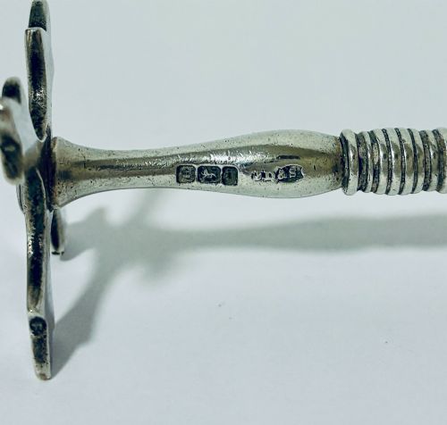 PAIR OF ANTIQUE SILVER KNIFE RESTS - ADDITIONAL PHOTO 4