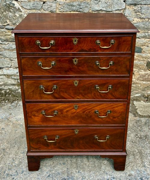 fig 1. Georgian Mahogany Chest of Drawers