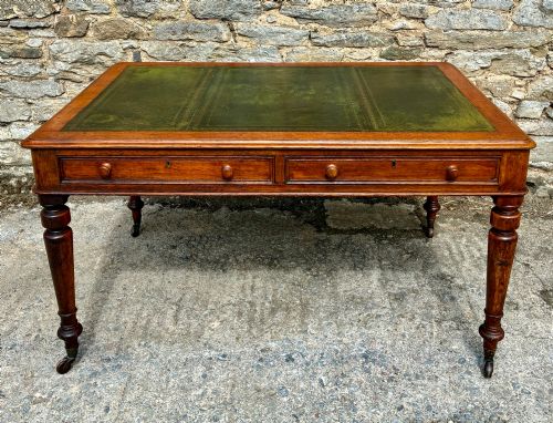 VICTORIAN OAK PARTNERS DESK
