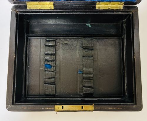 VICTORIAN LEATHER DRESSING CASE BY F WEST IN ORIGINAL LEATHER BOX - ADDITIONAL PHOTO 4