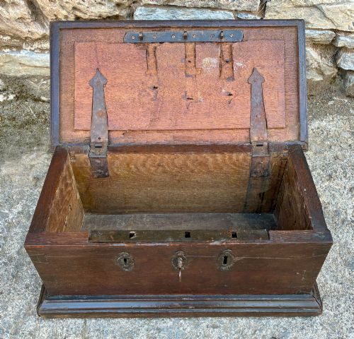 18TH CENTURY OAK STRONG BOX - ADDITIONAL PHOTO 2