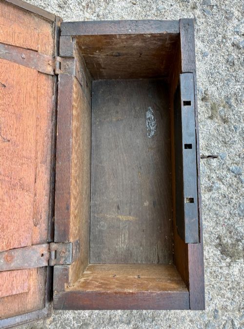 18TH CENTURY OAK STRONG BOX - ADDITIONAL PHOTO 3