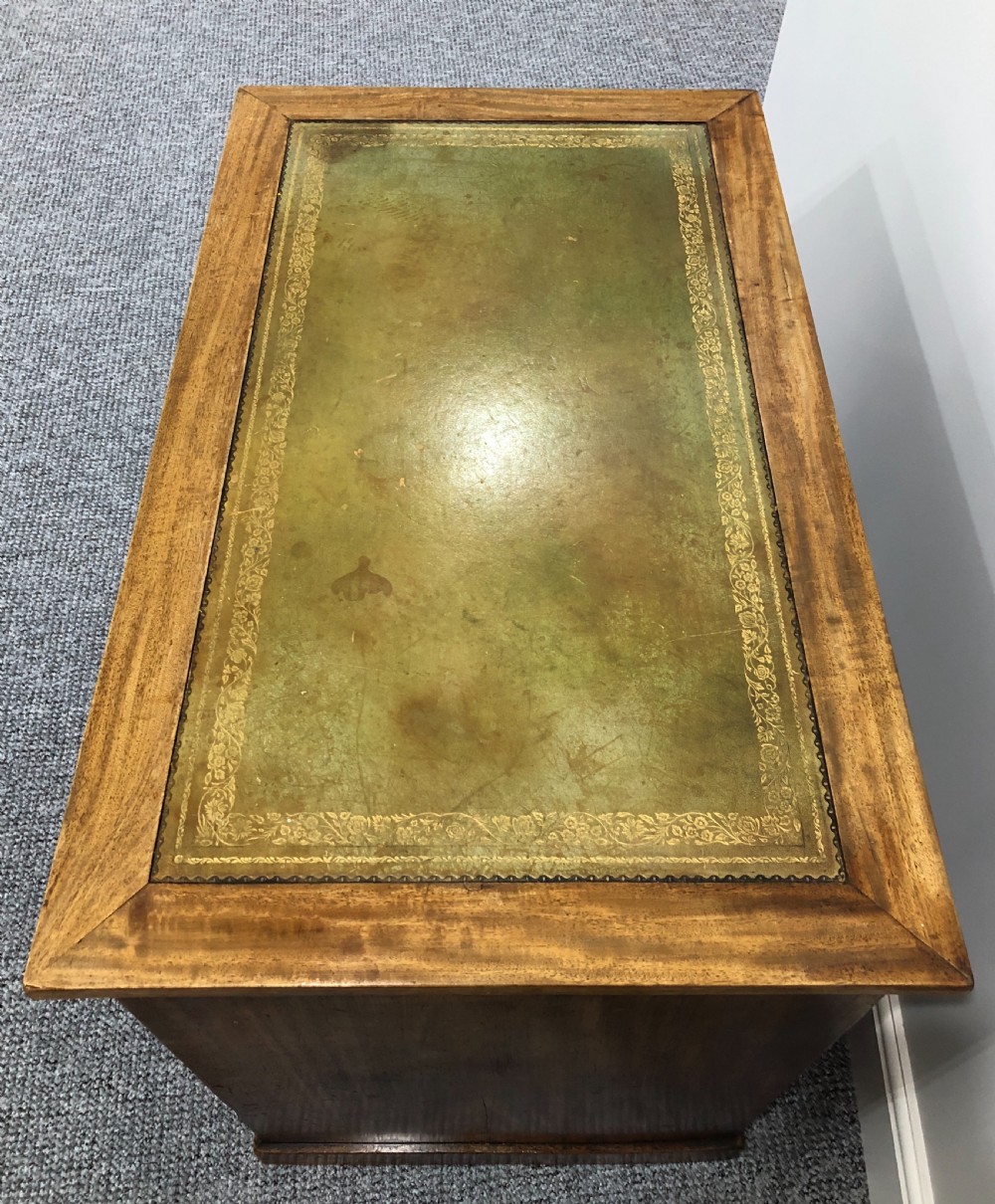 Victorian Mahogany Kneehole Desk with Leather Writing Surface  View IX