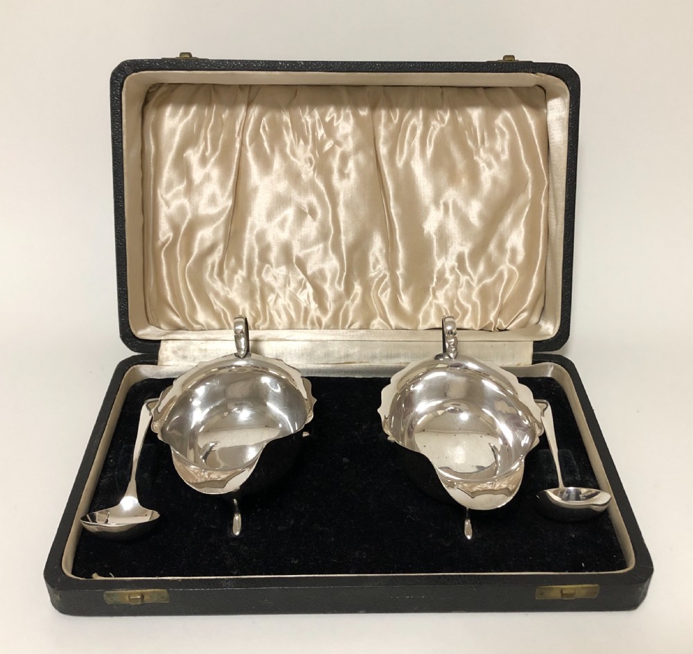 Pair of Solid Sterling Silver Sauce Boats and Ladles in Fitted Case