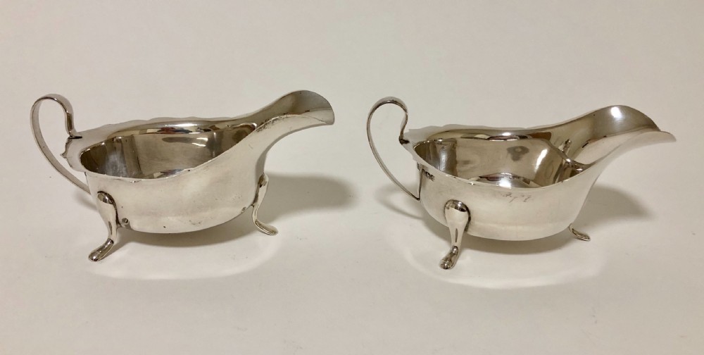 Pair of Solid Sterling Silver Sauce Boats and Ladles in Fitted Case View VI