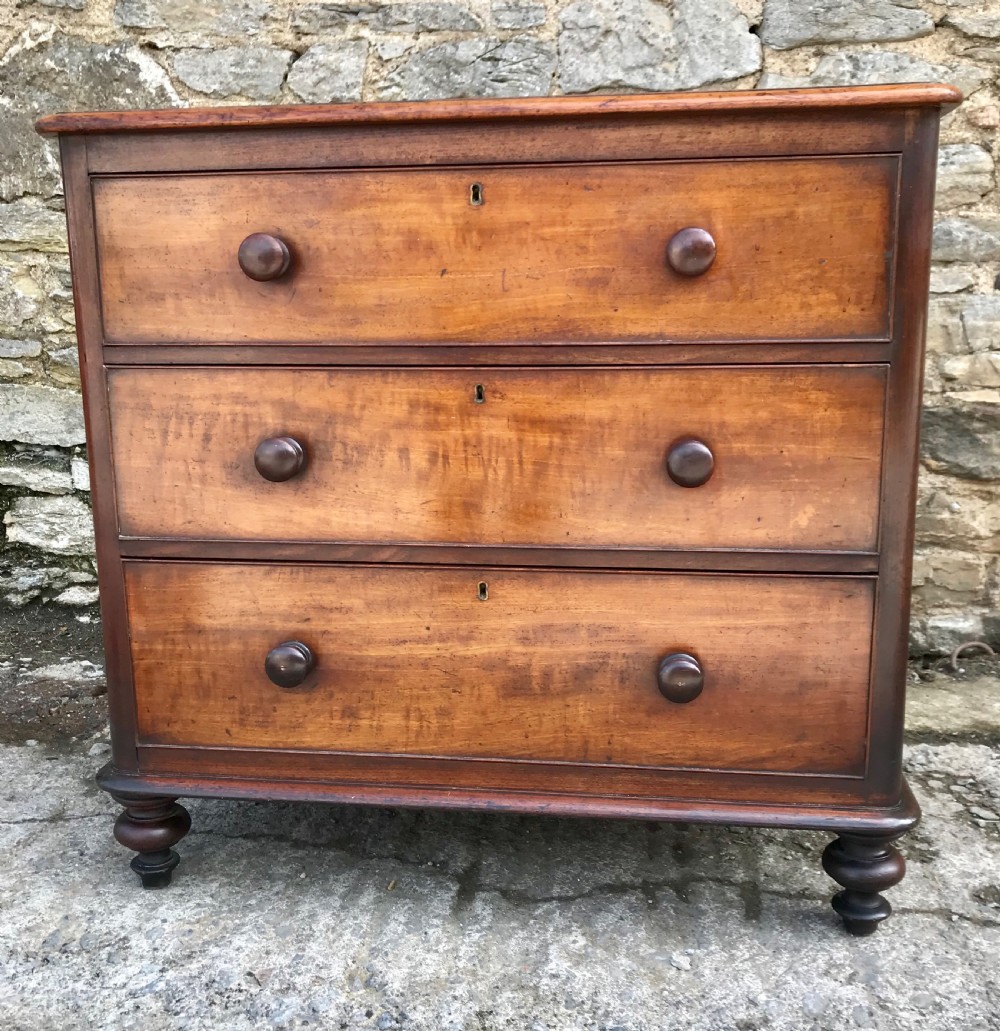 Small Antique Victorian Mahogany Chest of Drawers
