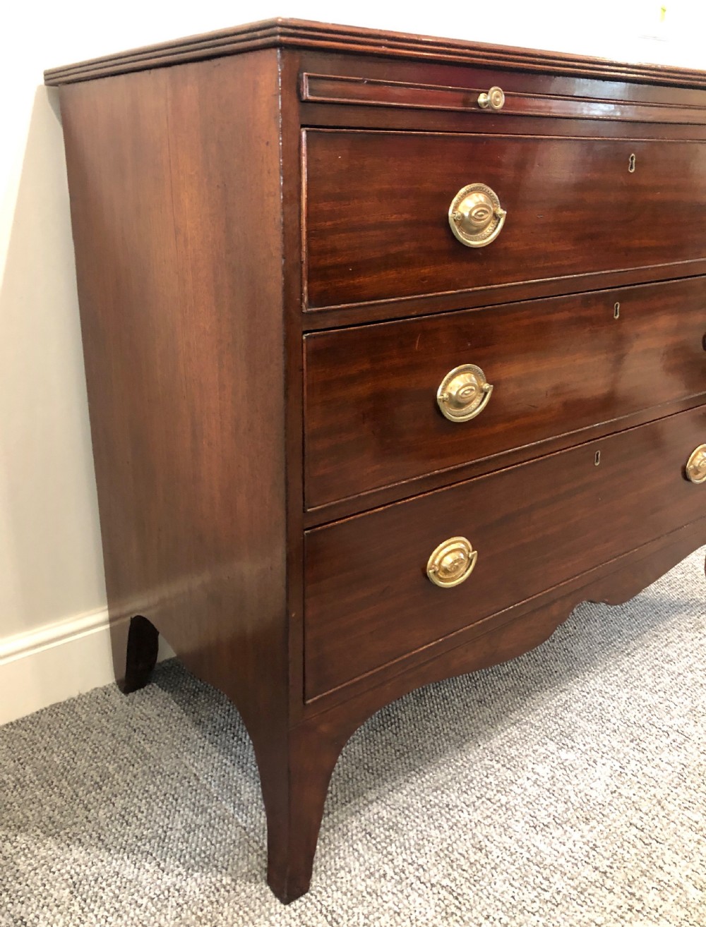 Regency Mahogany Bachelors Chest of Drawers with Slide View VII
