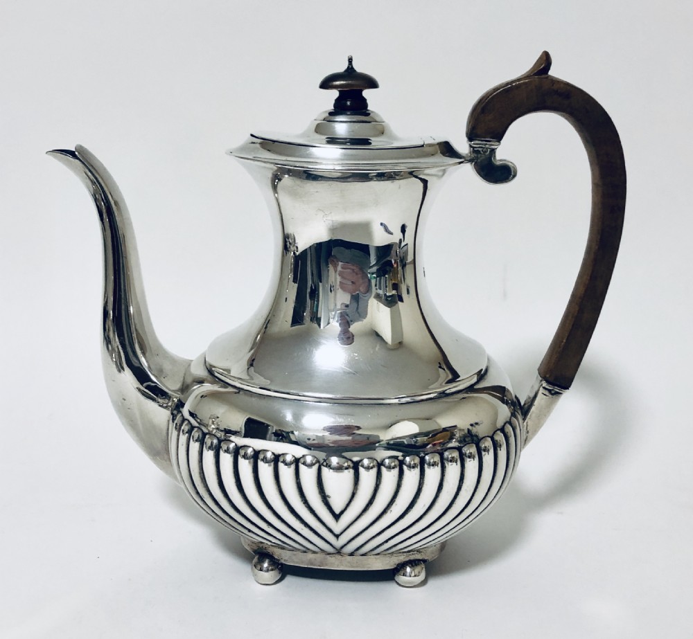 Large Victorian Solid Sterling Silver Tea Coffee Pot 