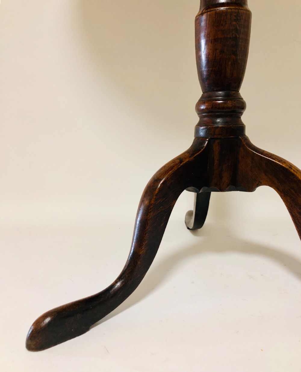 Small Georgian Oak Round Tripod Table  View XI