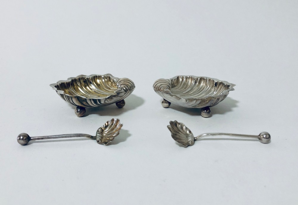 Pair of Solid Sterling Silver Shell Salt Dishes and Spoons in Original Box View X
