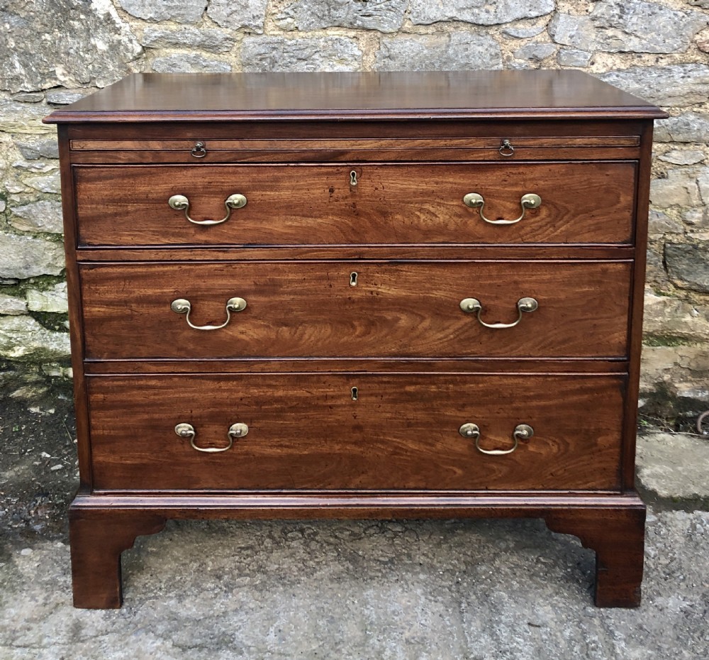 Georgian Mahogany Bachelors Chest of Drawers View II