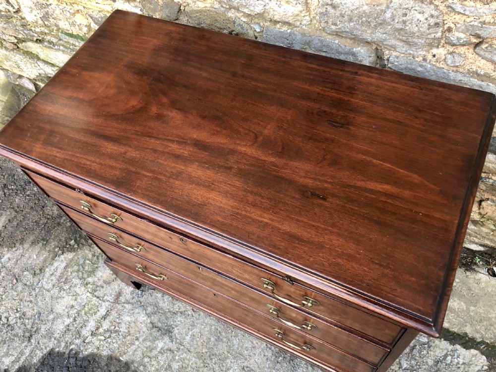 Georgian Mahogany Bachelors Chest of Drawers View XII