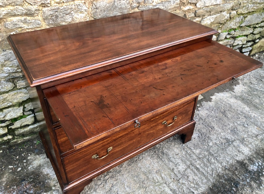 Georgian Mahogany Bachelors Chest of Drawers View XV