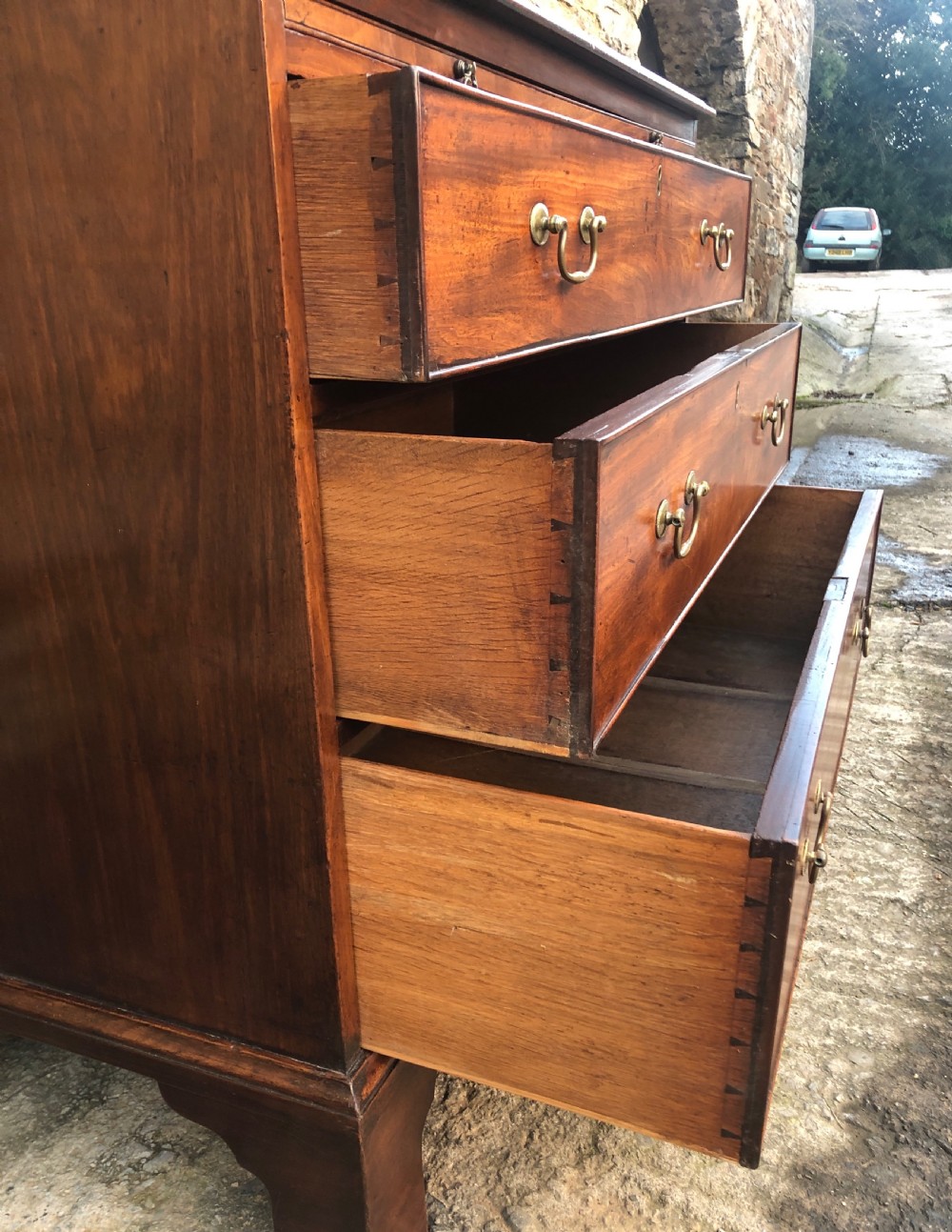 Georgian Mahogany Bachelors Chest of Drawers View XVI