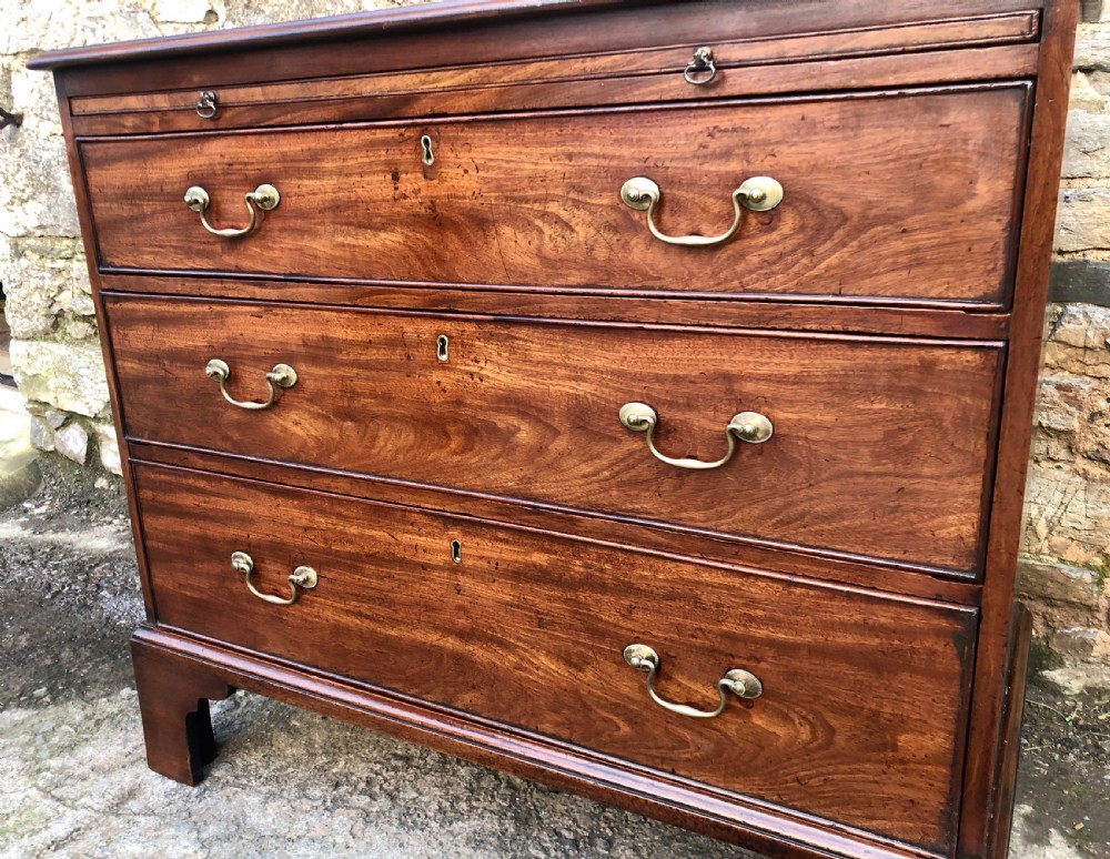 Georgian Mahogany Bachelors Chest of Drawers View XVII
