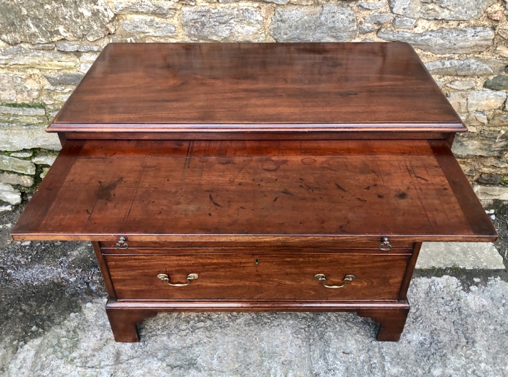 Georgian Mahogany Bachelors Chest of Drawers View XXI