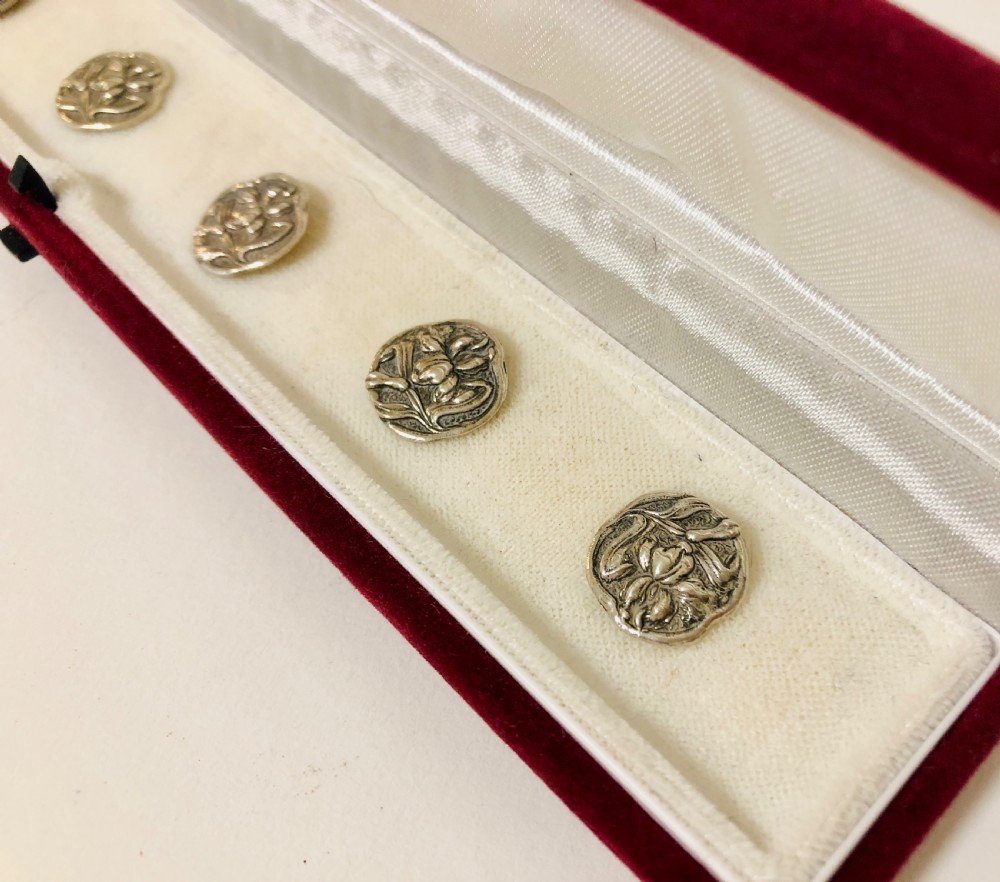 Set of 6 Antique Solid Silver Art Nouveau Buttons View IV