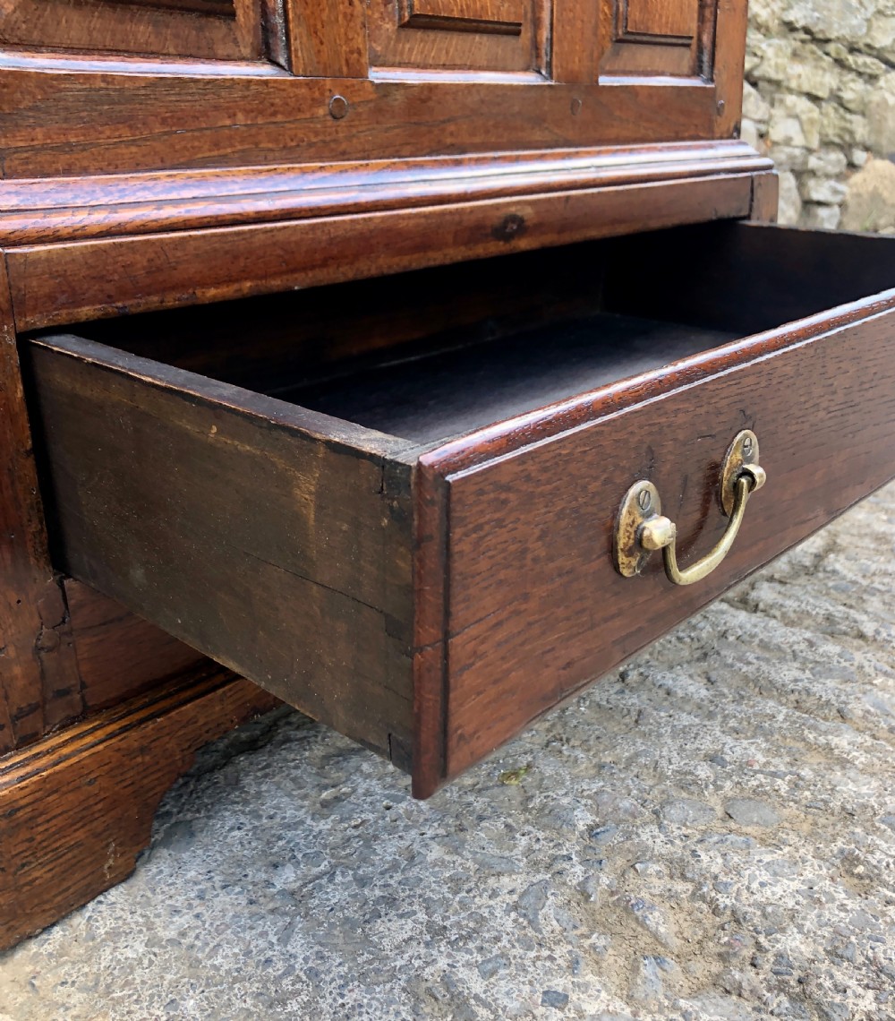 18th Century Welsh Oak Coffer Bach View VIII