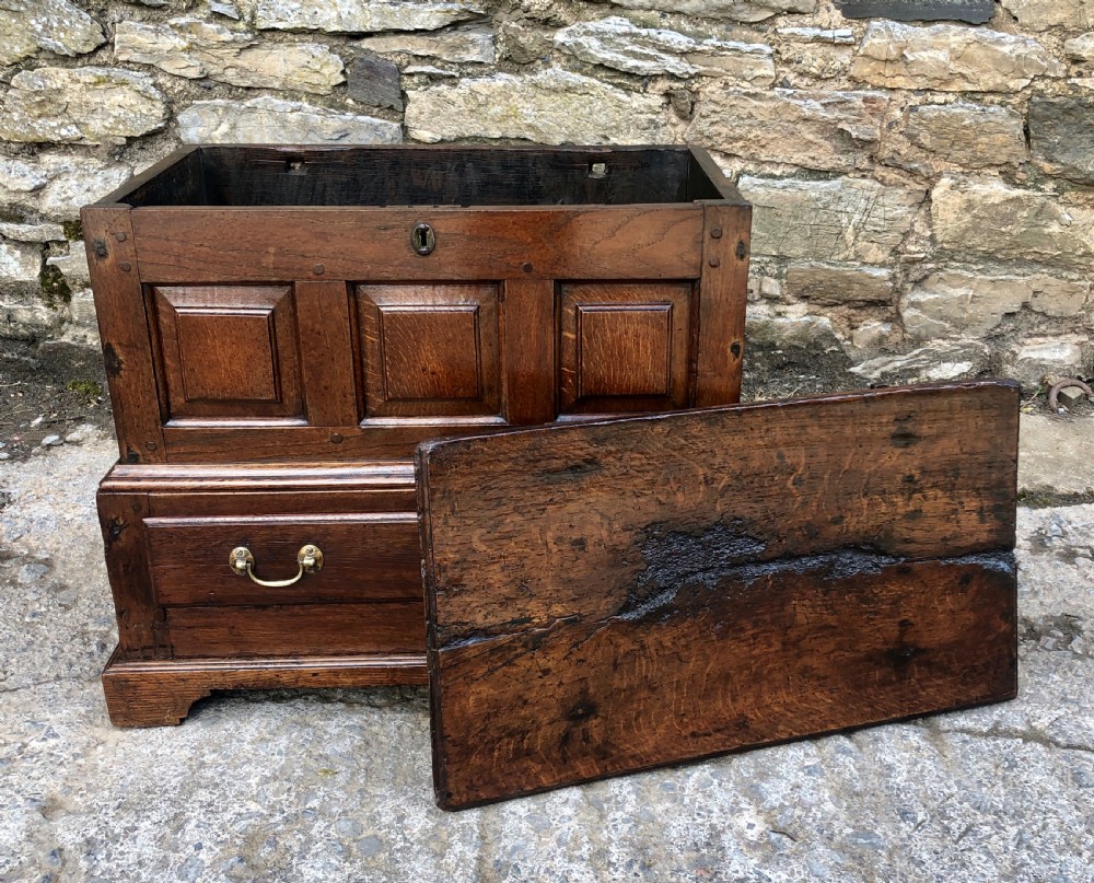 18th Century Welsh Oak Coffer Bach View XXII