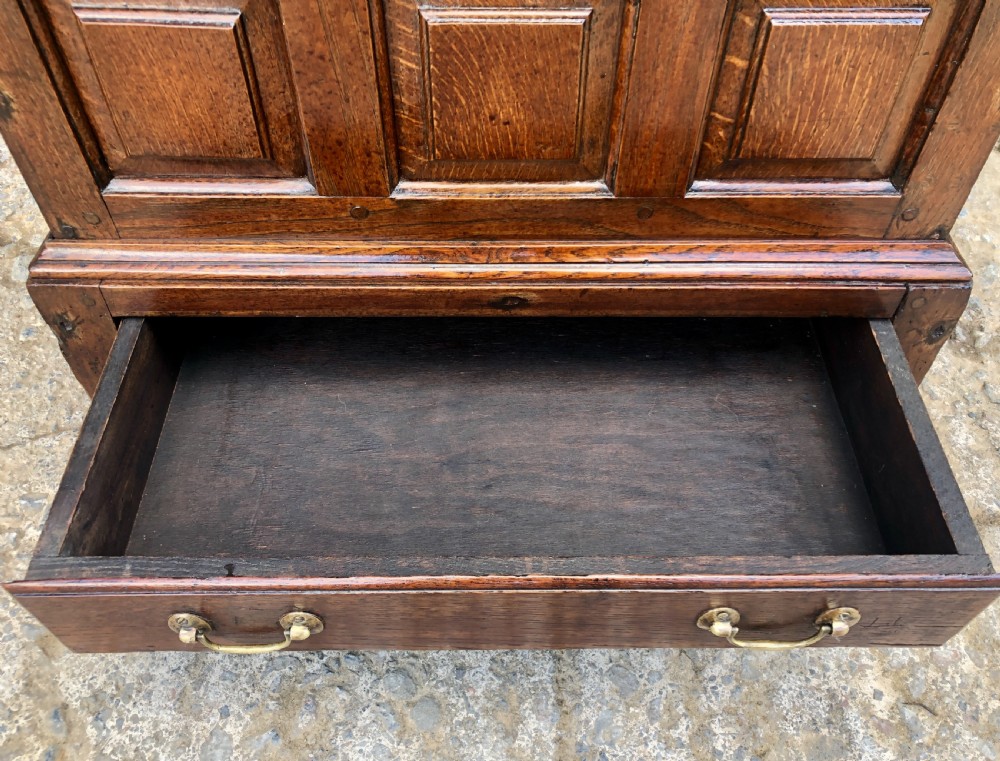 18th Century Welsh Oak Coffer Bach View XXIV