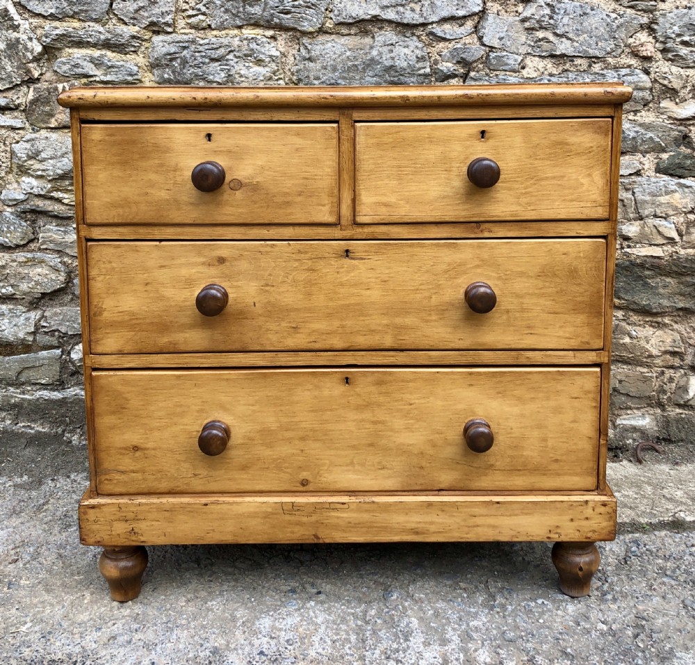 Small Victorian Pine Chest of Drawers