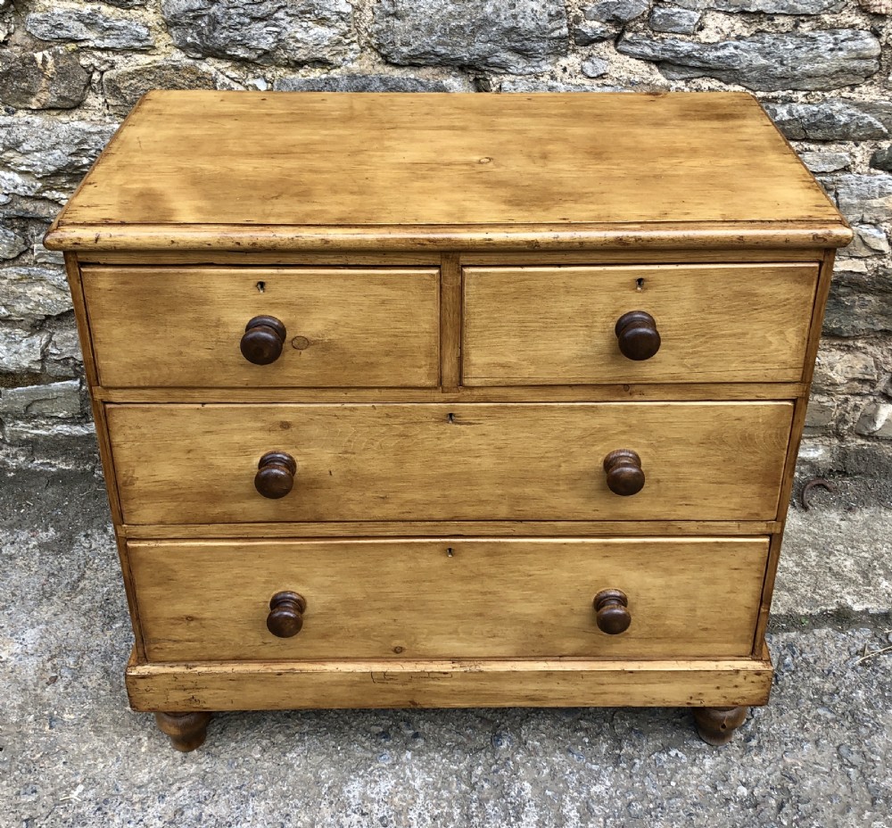 Small Victorian Pine Chest of Drawers View II