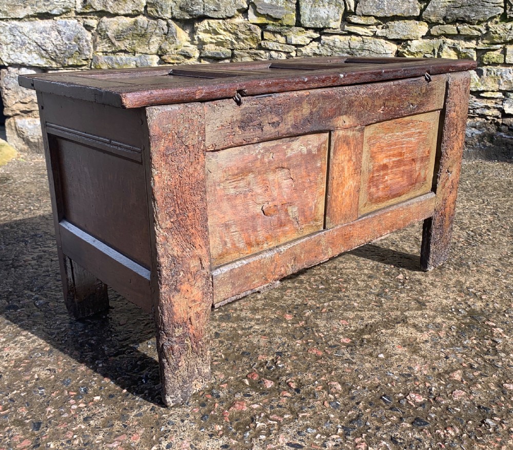 Small 17th Century Devon Oak Coffer View VII