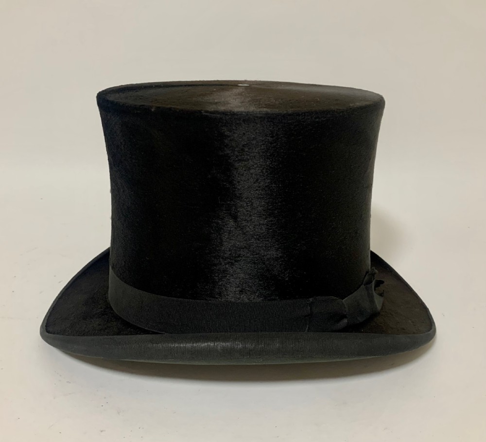 Victorian Silk Top Hat in Leather Box View X