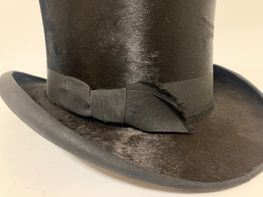 Victorian Silk Top Hat in Leather Box View XII