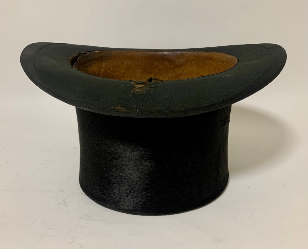 Victorian Silk Top Hat in Leather Box View XIII