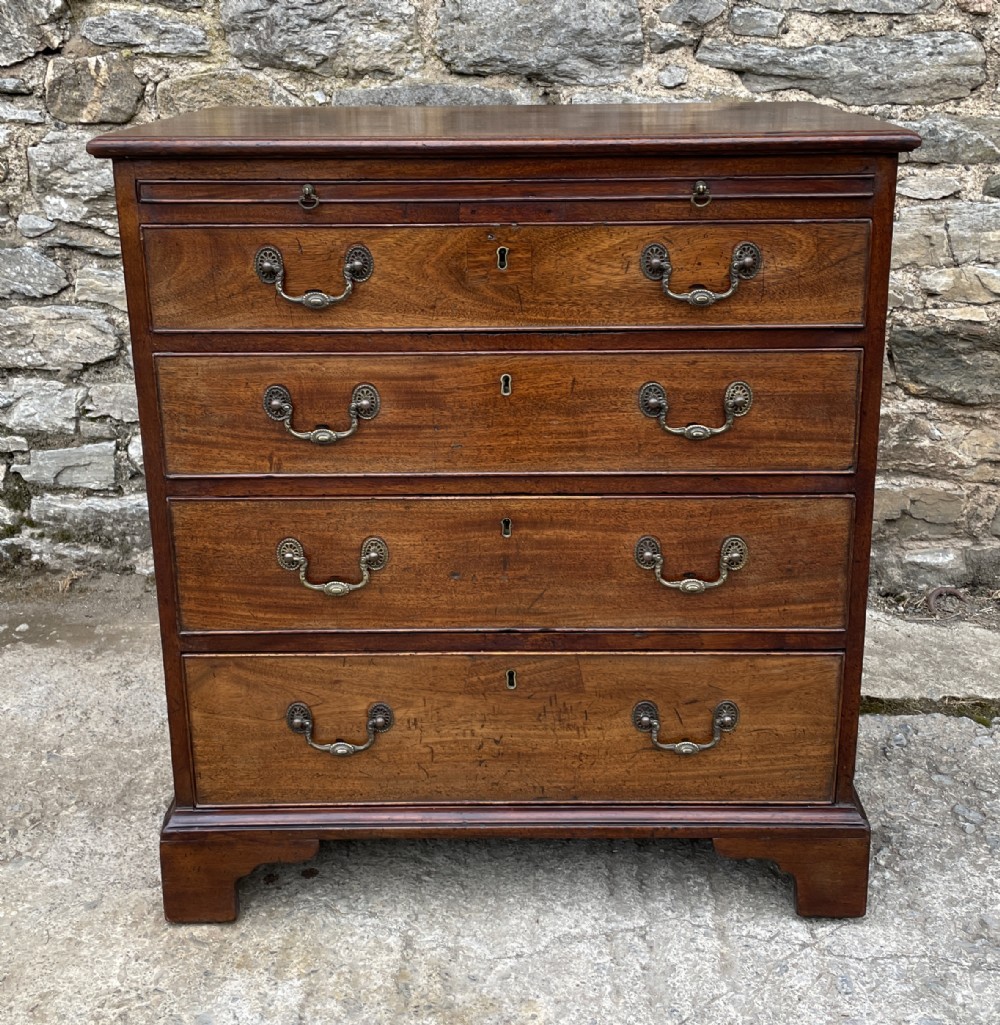 Small Georgian Mahogany Bachelor’s Chest of Drawers