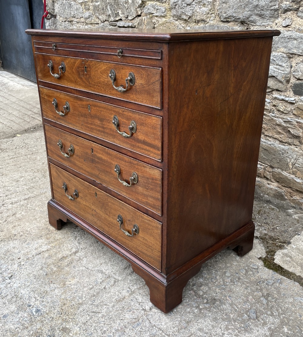 Small Georgian Mahogany Bachelor’s Chest of Drawers View IV