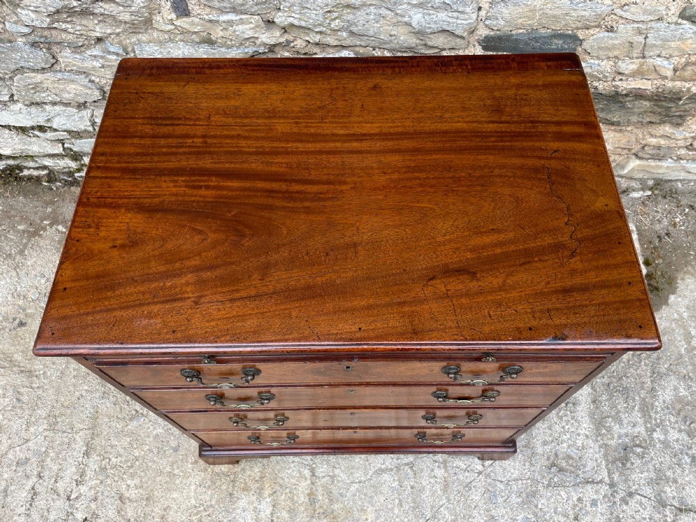 Small Georgian Mahogany Bachelor’s Chest of Drawers View V