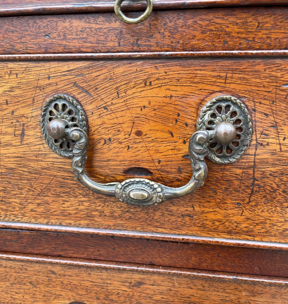 Small Georgian Mahogany Bachelor’s Chest of Drawers View XIII