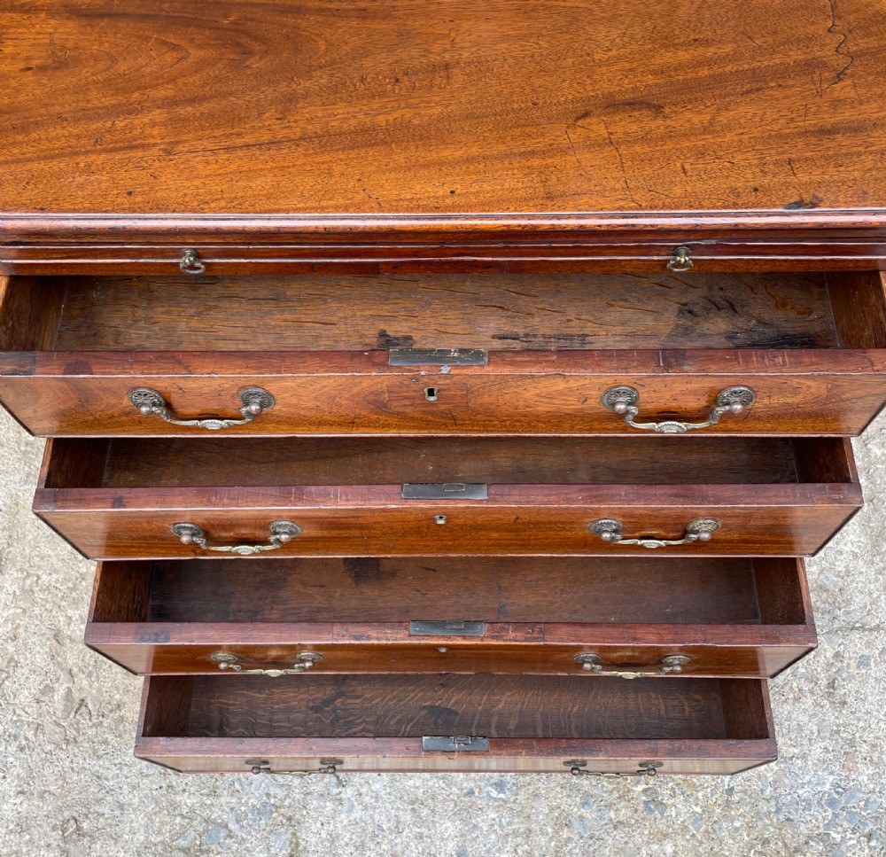 Small Georgian Mahogany Bachelor’s Chest of Drawers View XIV