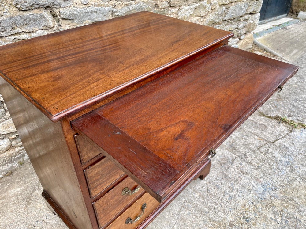 Small Georgian Mahogany Bachelor’s Chest of Drawers View XVII