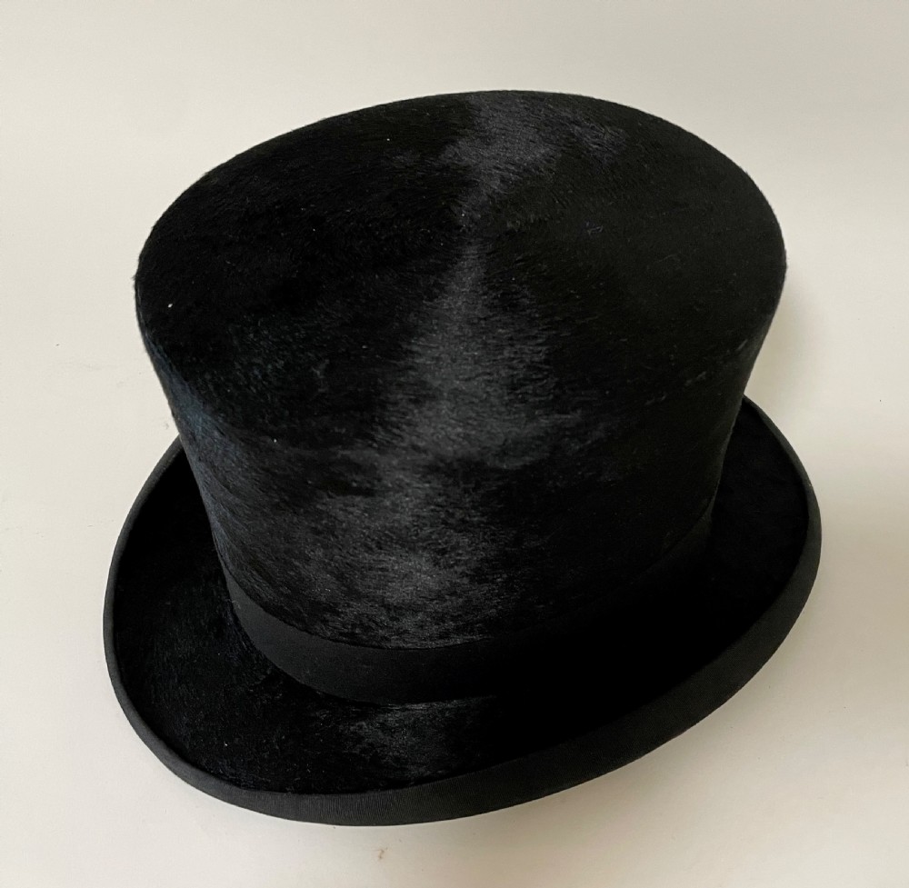 Antique Silk Top Hat in Leather Case View V